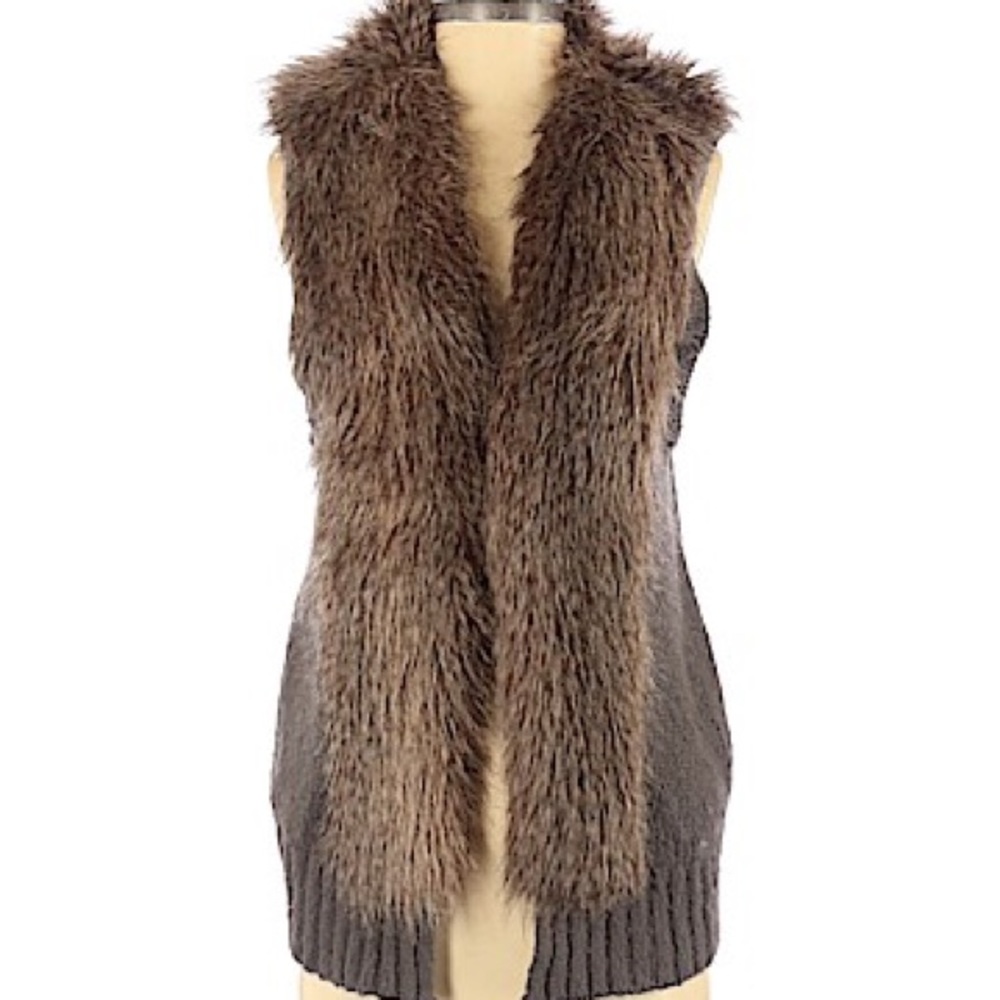 Ecoté faux fur trim sweater vest